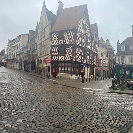 Charmant T2 Plein Centre Ville Et Proche Gare Bourges Exterior foto